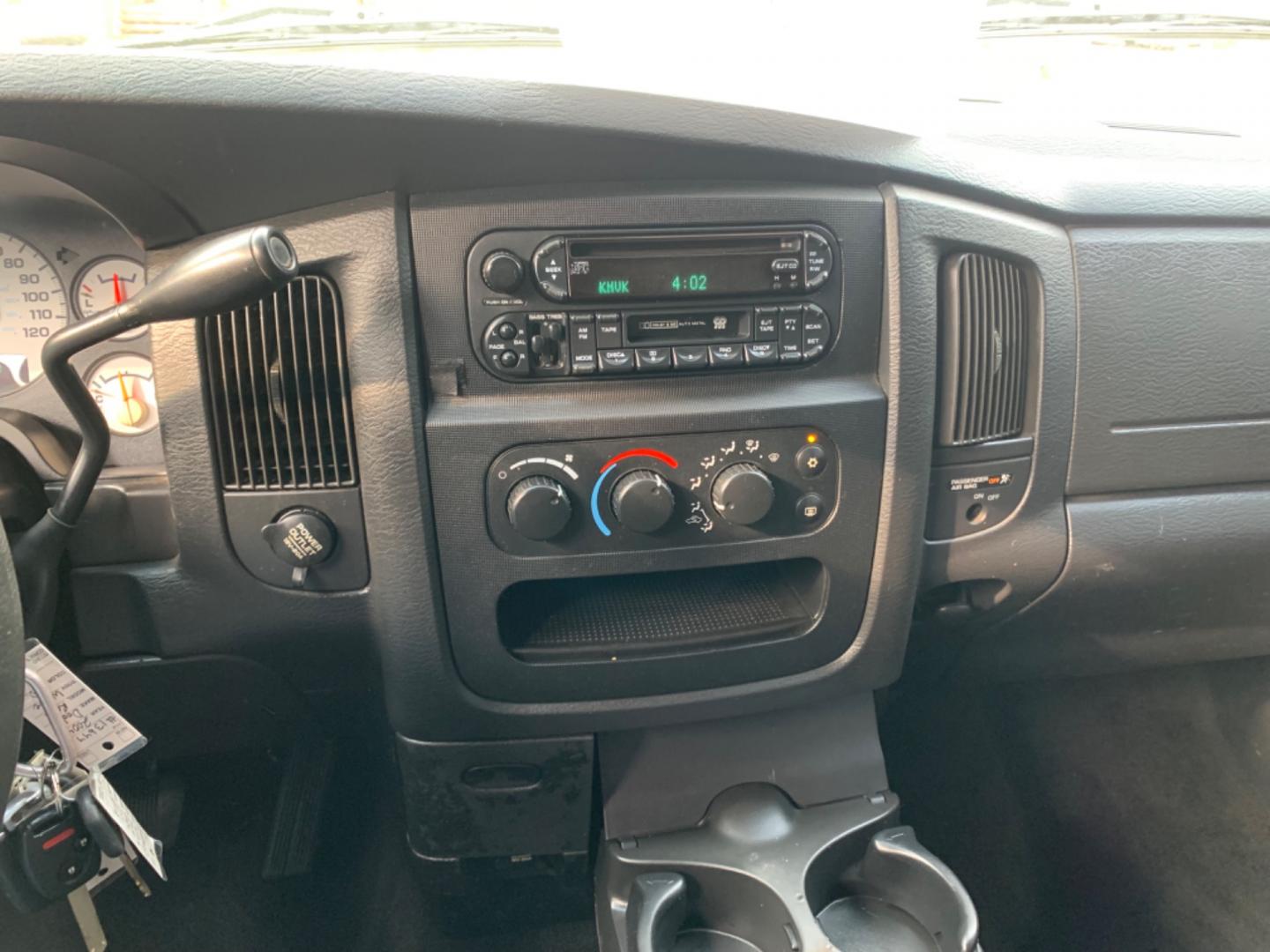 2004 White /Black Dodge Ram 1500 Laramie 2WD (1D7HA16N44J) with an 4.7L V8 SOHC 16V engine, Automatic transmission, located at 1830 North Belt Line Road, Irving, TX, 75061, (469) 524-0199, 32.834373, -96.993584 - Photo#11